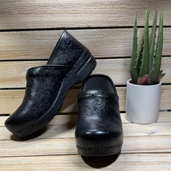 Dansko Floral Tooled Leather Professional Stapled Clogs Euro Size 41 - Picture 2 of 9